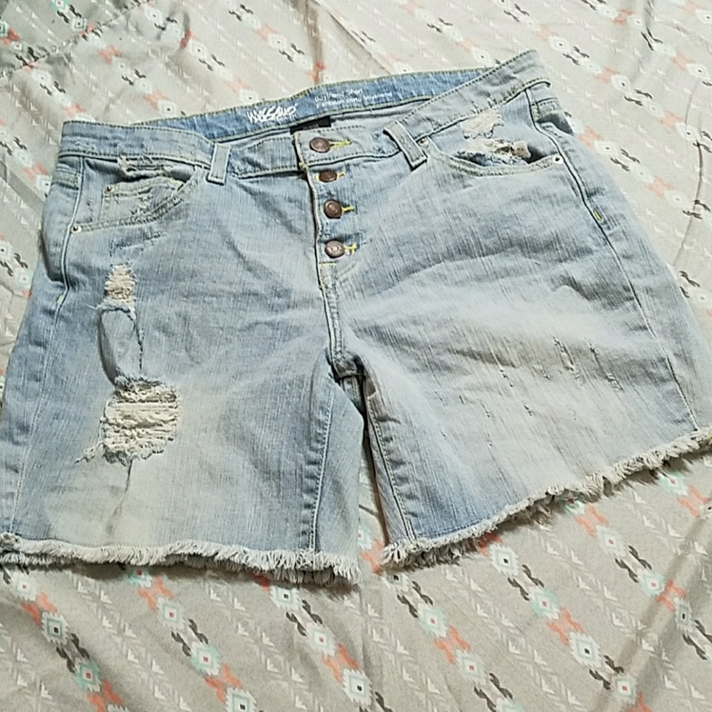 Distressed boyfriend shorts